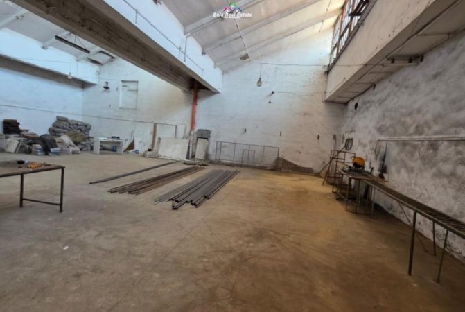 Tirane, jepet me qera magazine Kati 0, 600 m² 1.300 € (prane Komisariatit te Policise Nr. 6)