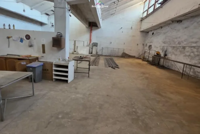 Tirane, jepet me qera magazine Kati 0, 600 m² 1.300 € (prane Komisariatit te Policise Nr. 6)