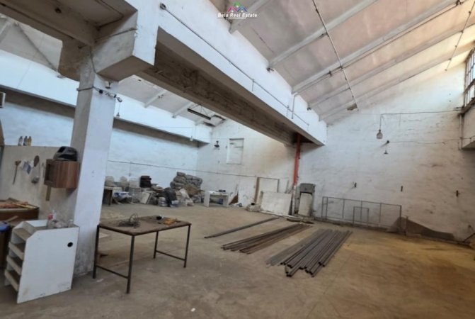 Tirane, jepet me qera magazine Kati 0, 600 m² 1.300 € (prane Komisariatit te Policise Nr. 6)