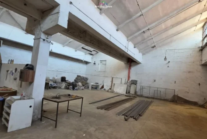 Tirane, jepet me qera magazine Kati 0, 600 m² 1.300 € (prane Komisariatit te Policise Nr. 6)