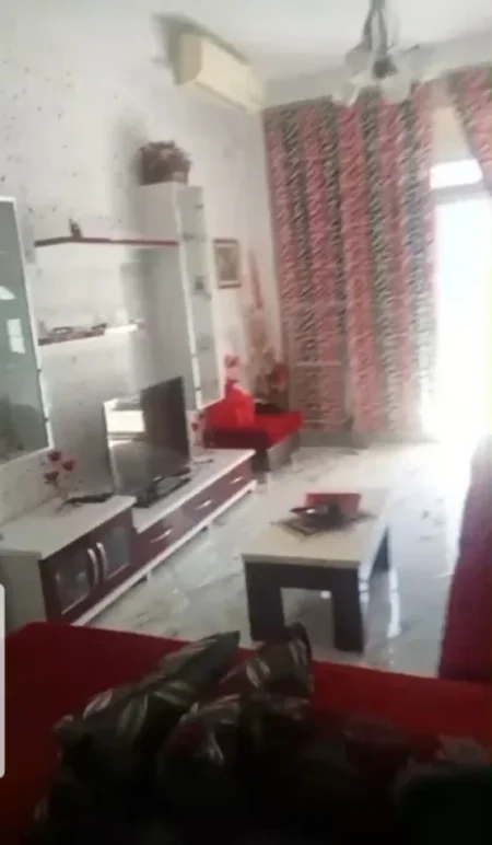 Tirane, jepet me qera apartament 1+1 Kati 4, 450 € 