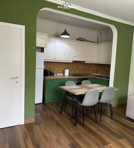 Tirane, jepet me qera apartament 2+1+Ballkon Kati 3, 84 m² 800€ (prane LSI)