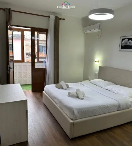Tirane, jepet me qera apartament 2+1+Ballkon Kati 3, 84 m² 800€ (prane LSI)