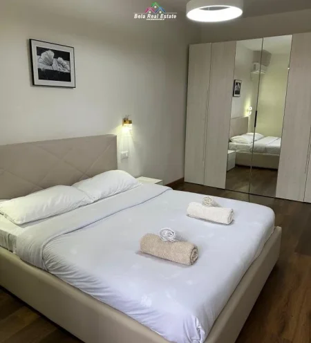 Tirane, jepet me qera apartament 2+1+Ballkon Kati 3, 84 m² 800€ (prane LSI)