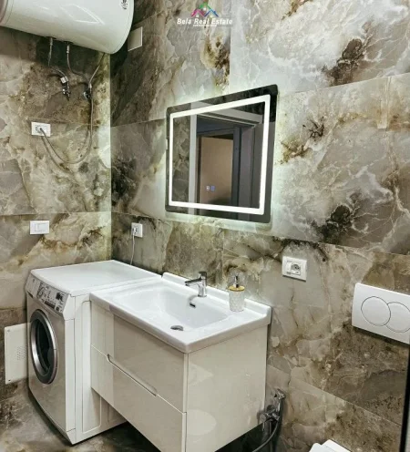 Tirane, jepet me qera apartament 2+1+Ballkon Kati 3, 84 m² 800€ (prane LSI)