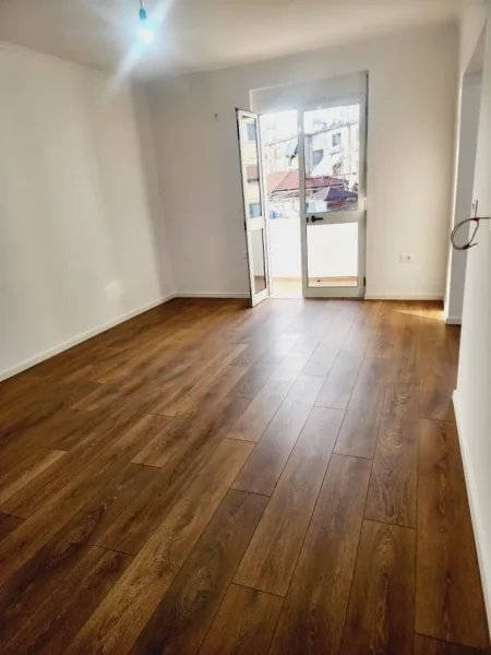 Tirane, shitet apartament 2+1 Kati 4, 155.000 € 