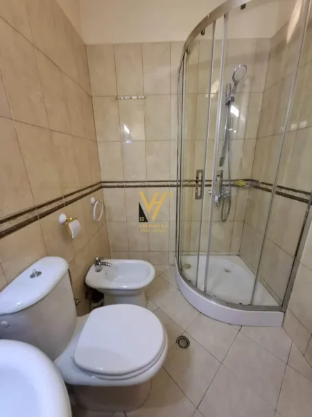 Tirane, jepet me qera apartament 1+1+Ballkon Kati 3, 99 m² 650 € (KOPSHTI ZOOLOGJIK)