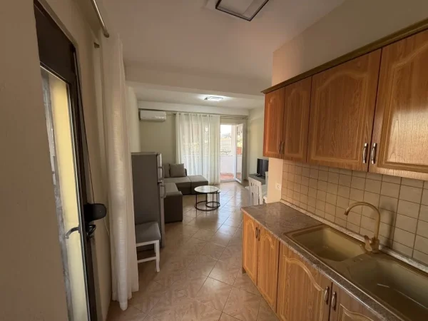 Tirane, jepet me qera apartament 1+1+Ballkon , 60 m² 550 € (Prokuroria)