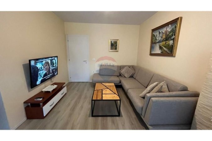 Tirane, jepet me qera apartament 2+1 Kati 3, 90 m² 700 € (Ish Parku Autobuzave)