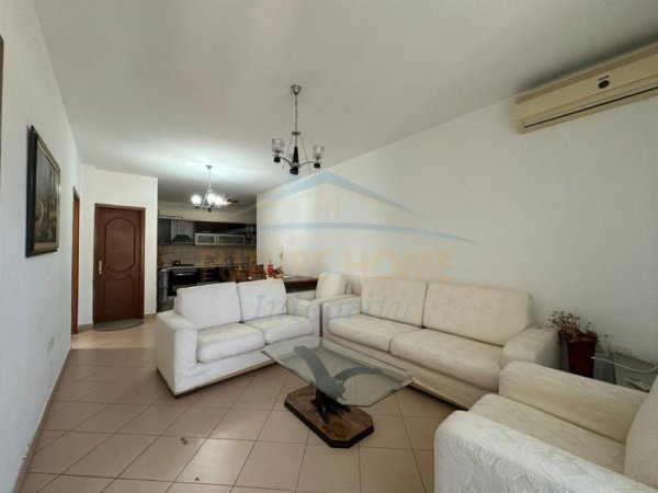 Tirane, shitet apartament 2+1+Ballkon Kati 5, 94 m² 205.000 € (Pazari i Ri)