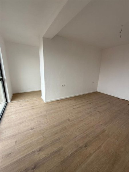 Tirane, jepet me qera zyre Kati 3, 152 m² 1.500 € (MINE PEZA)