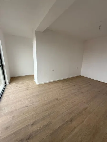 Tirane, jepet me qera zyre Kati 3, 152 m² 1.500 € (MINE PEZA)