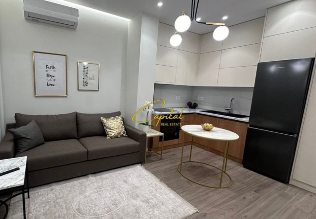 Tirane, jepet me qera apartament 1+1 Kati 8, 50 m² 620 € (ISH STACIONI TRENIT)