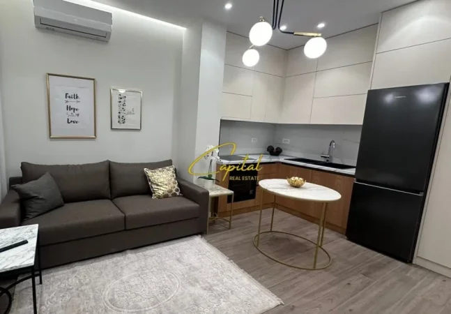 Tirane, jepet me qera apartament 1+1 Kati 8, 50 m² 620 € (ISH STACIONI TRENIT)