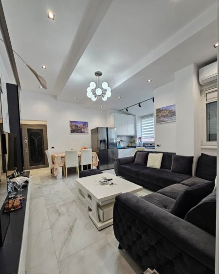 Tirane, jepet me qera apartament 1+1 Kati 5, 70 m² 550 € (KODRA E DIELLIT)