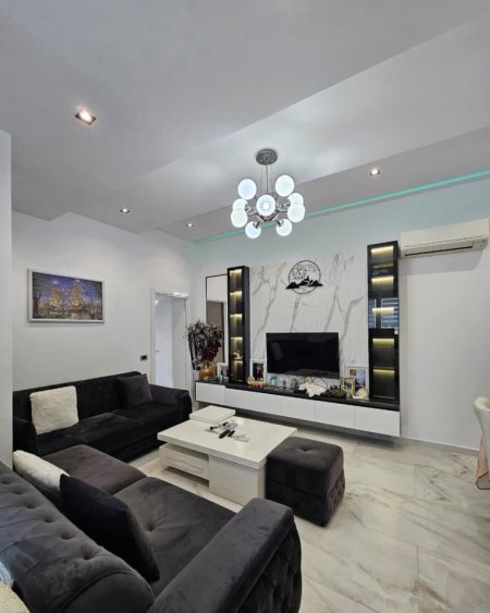 Tirane, jepet me qera apartament 1+1 Kati 5, 70 m² 550 € (KODRA E DIELLIT)