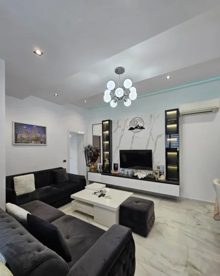 Tirane, jepet me qera apartament 1+1 Kati 5, 70 m² 550 € (KODRA E DIELLIT)