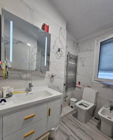 Tirane, jepet me qera apartament 1+1 Kati 5, 70 m² 550 € (KODRA E DIELLIT)