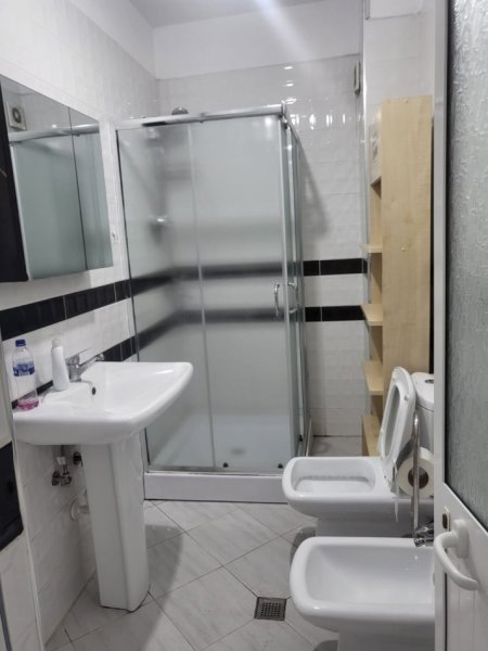 Tirane, jepet me qera zyre Kati 2, 95 m² 700 € (DON BOSKO)