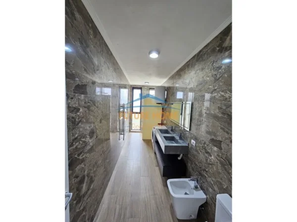 Tirane, shitet apartament 2+1+2+Ballkon Kati 2, 124 m² 250.000 € (Spitali i Kafsheve, prane Park Life Residence)