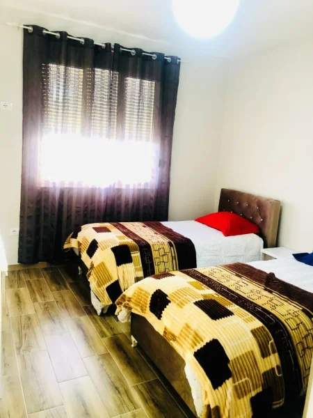Elbasan, jepet me qera nga Pronari, pa-komision apartament 2+1+Ballkon Kati 3, 90 m² 370€