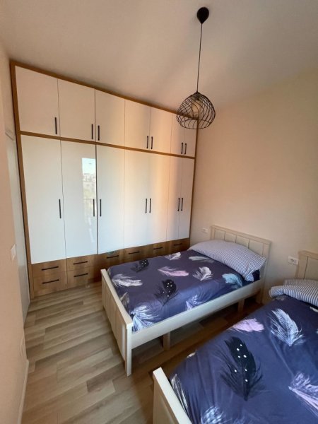 Tirane, jepet me qera apartament 2+1+ 2 tualete + Ballkon  + 2 poste parkimi ne -1 Kati 3, 107 m² 70,000 ALL (Kompleksi Orion Tower Bridge 4)