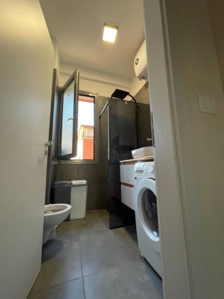 Tirane, jepet me qera apartament 2+1+ 2 tualete + Ballkon  + 2 poste parkimi ne -1 Kati 3, 107 m² 70,000 ALL (Kompleksi Orion Tower Bridge 4)