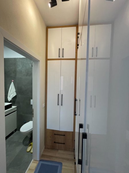 Tirane, jepet me qera apartament 2+1+ 2 tualete + Ballkon  + 2 poste parkimi ne -1 Kati 3, 107 m² 70,000 ALL (Kompleksi Orion Tower Bridge 4)