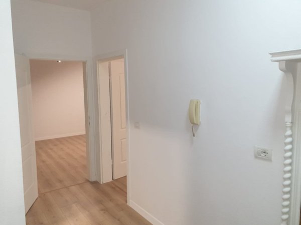 Tirane, jepet me qera ambjent biznesi , 76 m² 900 € (Bllok, Rruga Brigada VIII)