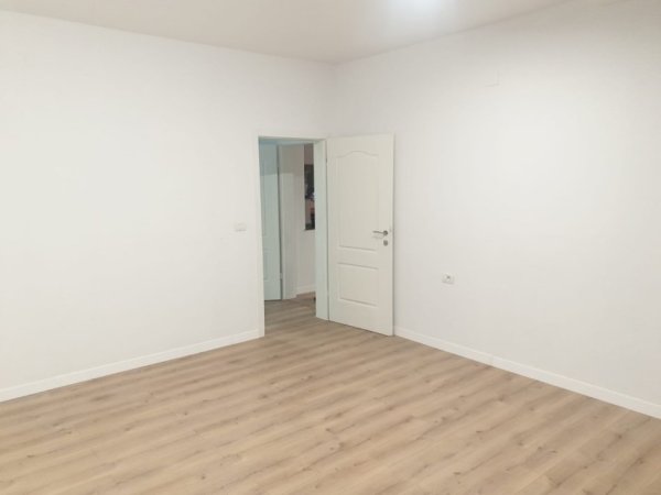 Tirane, jepet me qera ambjent biznesi , 76 m² 900 € (Bllok, Rruga Brigada VIII)
