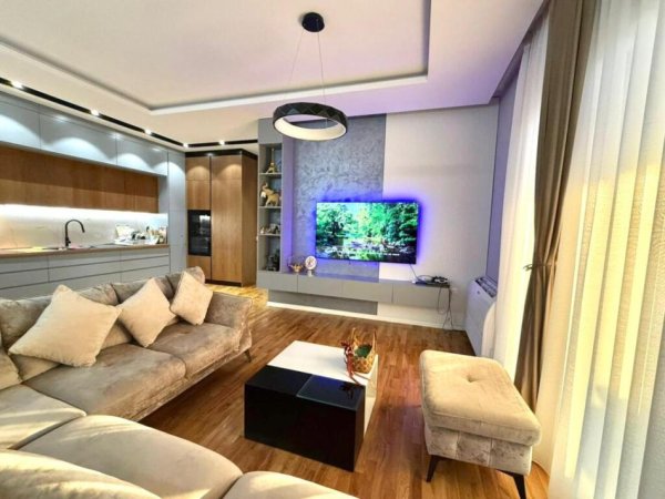 Tirane, shitet apartament+verande | Penthouse 2+1+Aneks+Ballkon Kati 5, 250 m² 300.000 € (Qesarake-Fresk)