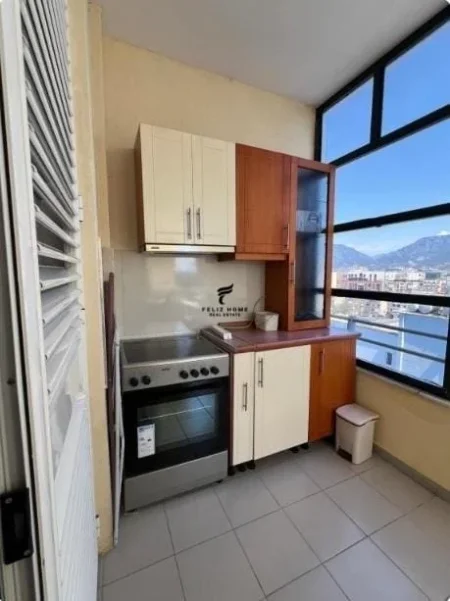 Tirane, jepet me qera 1+1 Kati 11, 67 m² 1.000 € (QENDER)