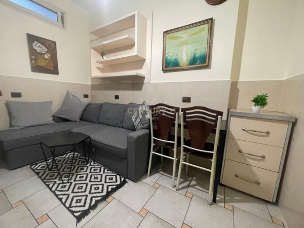Tirane, jepet me qera apartament 1+1 Kati 2, 58 m² 450 € (Rr. 5 Maj)