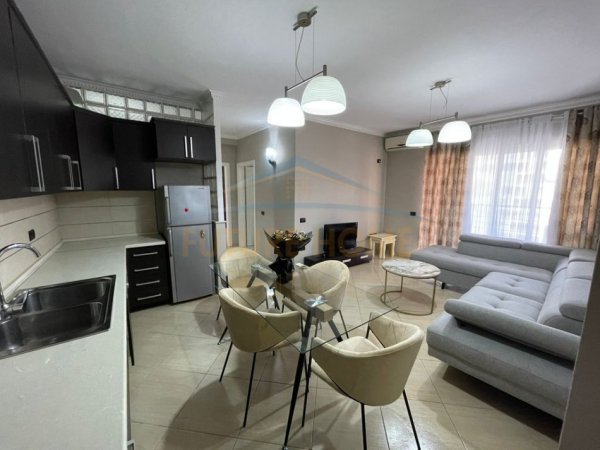 Tirane, shitet apartament 2+1 Kati 4, 100 m² 158.000 € (Unaza e Re)