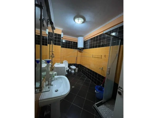 Tirane, shitet apartament 2+1 Kati 4, 100 m² 158.000 € (Unaza e Re)