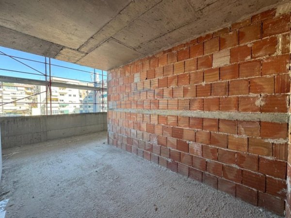 Tirane, shitet apartament duplex 4+1 Kati 4, 229 m² 570.000 € (Komuna e Parisit)