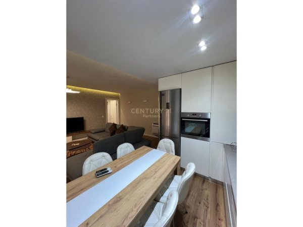 Tirane, jepet me qera apartament 2+1 Kati 2, 120 m² 1.100 € (Kompleksi Deliorgji)