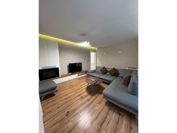 Tirane, jepet me qera apartament 2+1 Kati 2, 120 m² 1.100 € (Kompleksi Deliorgji)