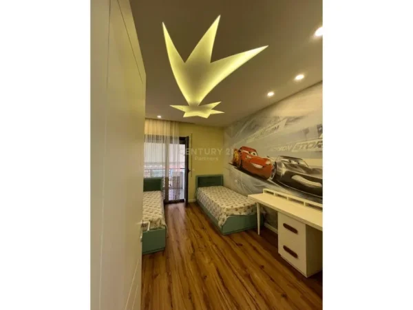 Tirane, jepet me qera apartament 2+1 Kati 2, 120 m² 1.100 € 