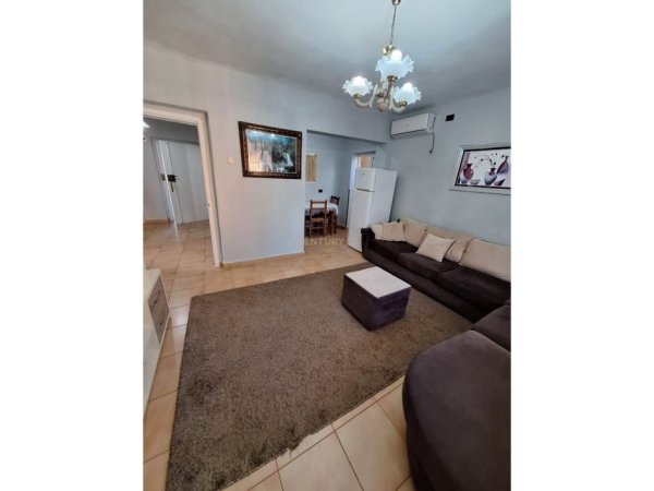 Tirane, jepet me qera apartament 2+1 Kati 4, 75 m² 550 € 