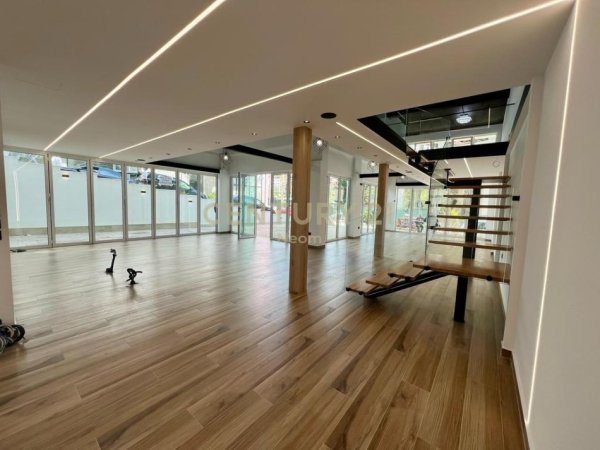 Tirane, jepet me qera lokal Kati 0, 190 m² 1.200 € 