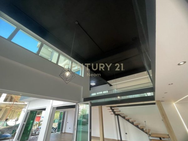 Tirane, jepet me qera lokal Kati 0, 190 m² 1.200 € 