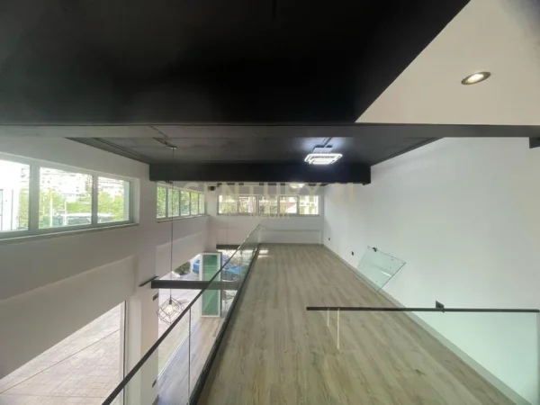 Tirane, jepet me qera lokal Kati 0, 190 m² 1.200 € 