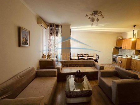 Tirane, jepet me qera apartament 2+1+Ballkon Kati 3, 86 m² 500 € 