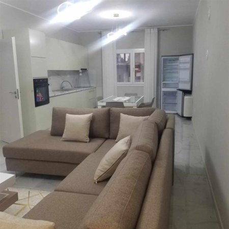 Tirane, jepet me qera apartament 2+1 Kati 1, 150 m² 800 € (vilat amerikane)