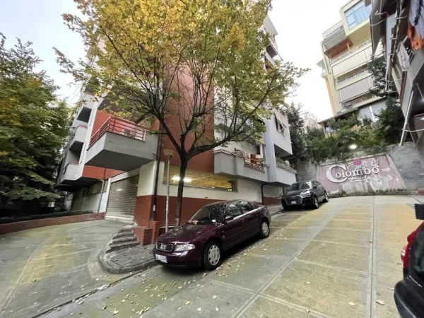 Tirane, shitet apartament 3+1+Aneks+Ballkon Kati 3, 142 m² 269.500 € 