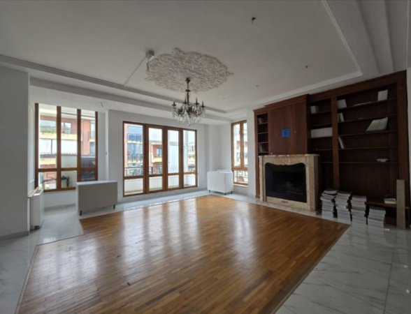 Tirane, jepet me qera zyre , 215 m² 2.900 € (Bllok)