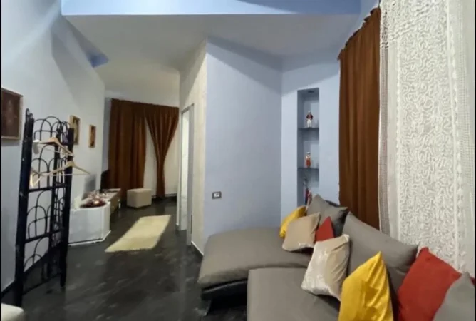 Tirane, jepet me qera garsonier 1+1 Kati 2, 40 m² 500 € (Prane 9 kateshit)