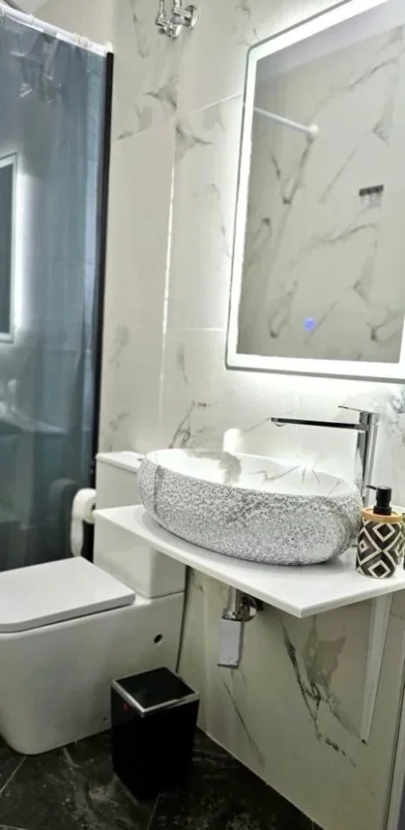 Tirane, jepet me qera garsonier 1+1 Kati 2, 40 m² 500 € (Prane 9 kateshit)
