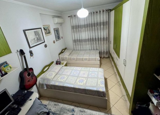 Tirane, jepet me qera apartament 2+1+Ballkon Kati 3, 90 m² 500 € (BAR OSLO ASTIR)